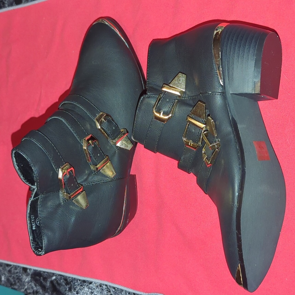 REFRESH Party-91 Buckled Zipper Ankle Booties 7.5